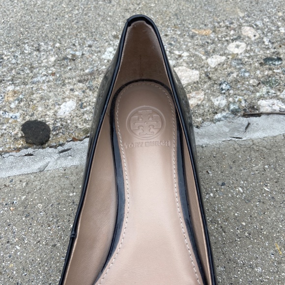 TORY BURCH GIGI FLATS BLACK PATENT LEATHER SHOES LOAFERS SZ 7 - Picture 14 of 16